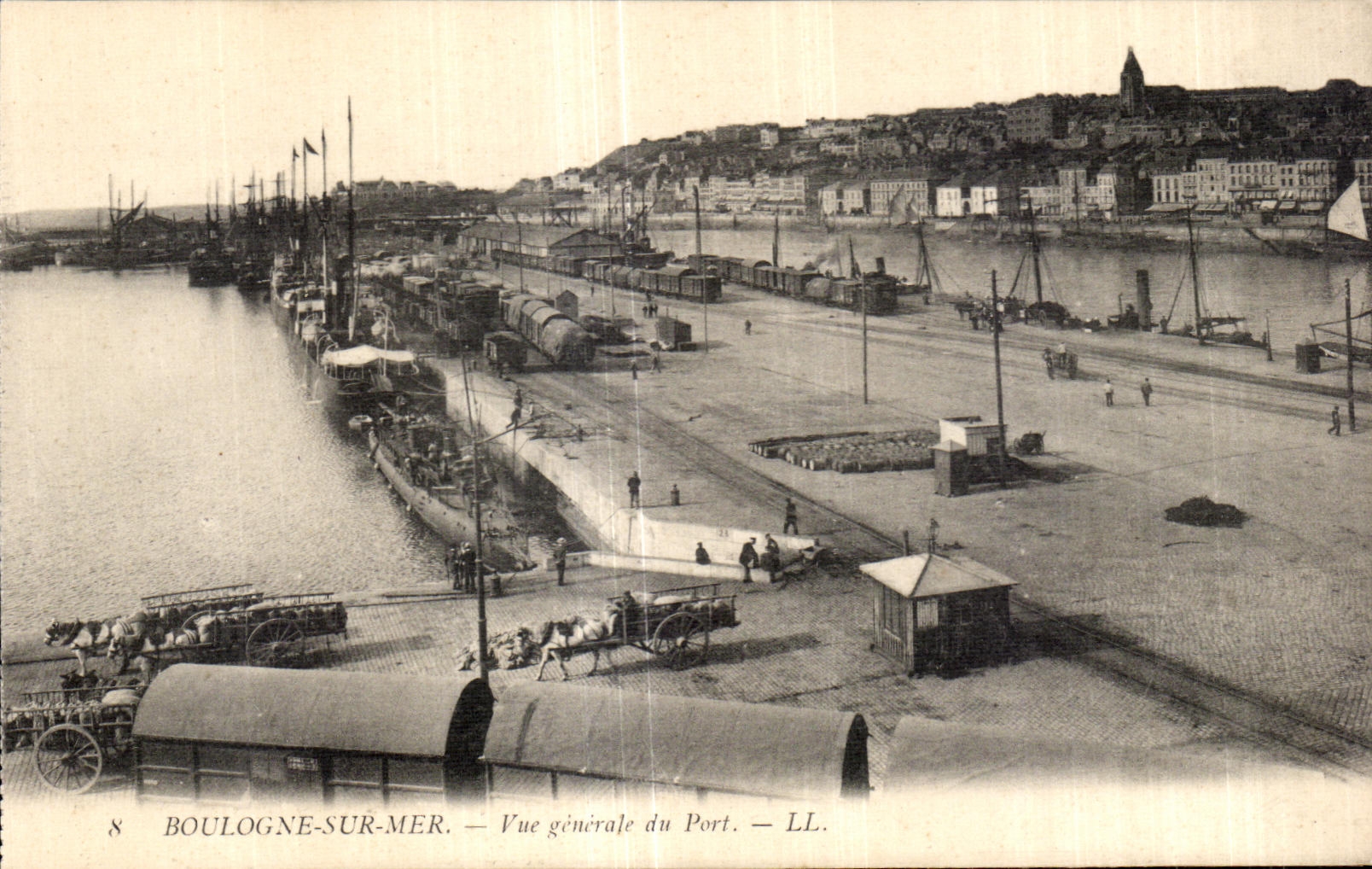 Boulogne-sur-Mer — Allgemeiner Blick auf den Hafen — LL.