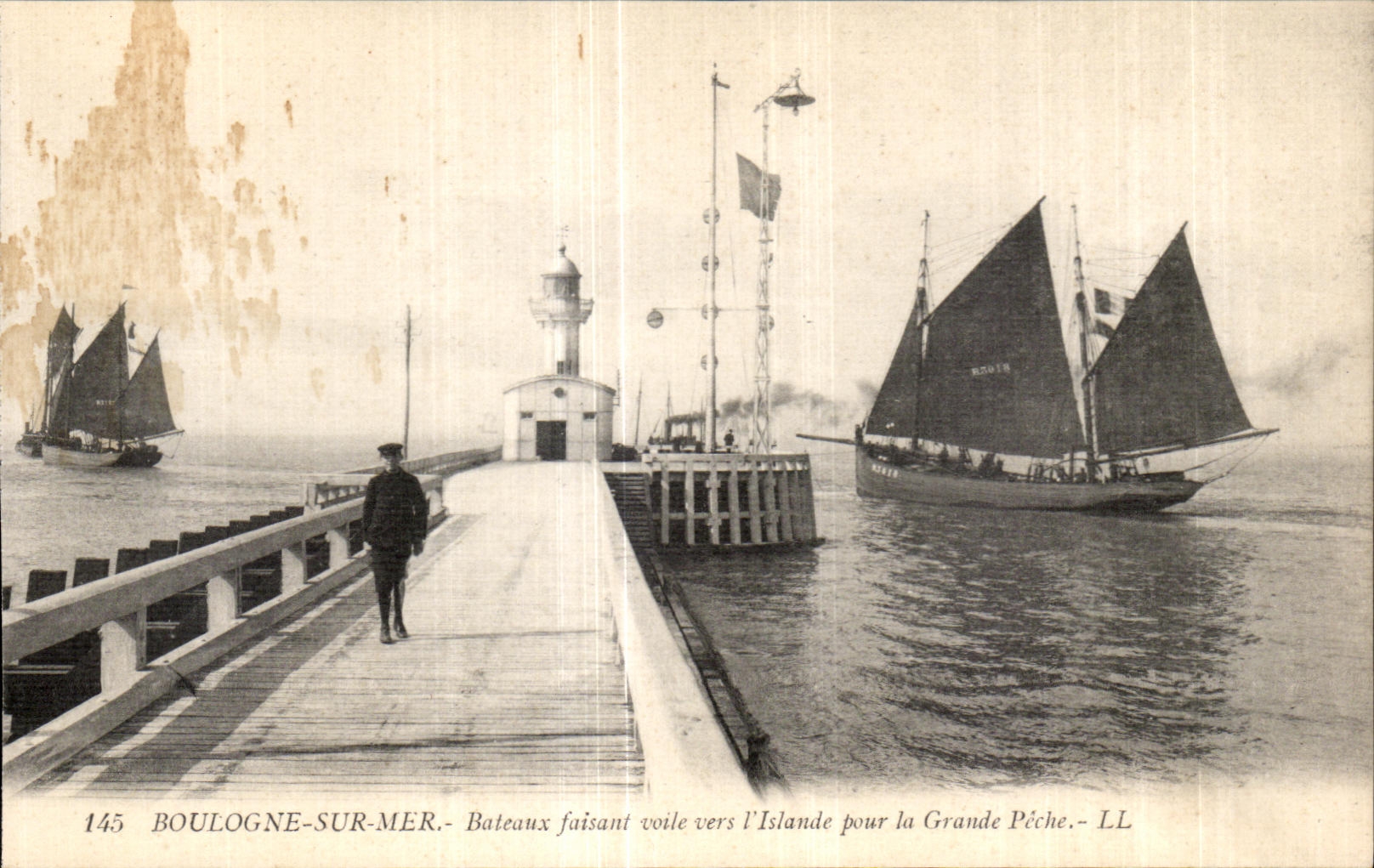 Boulogne-sur-Mer — Bateaux faisant voile vers l'Islande pour la Grande Pêche — LL, n° 145