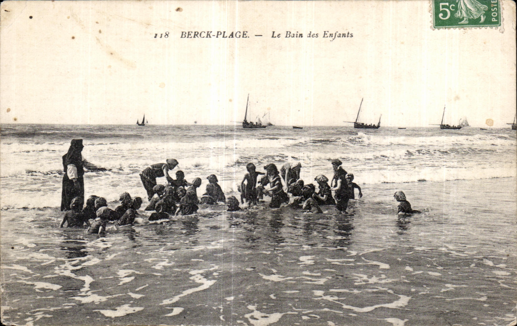 CPA Berck Plage Le Bain les Enfants