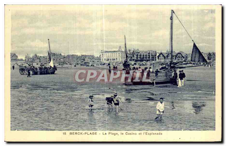 CPA Berck Plage La Plage la Casino et L Esplanade Bateau