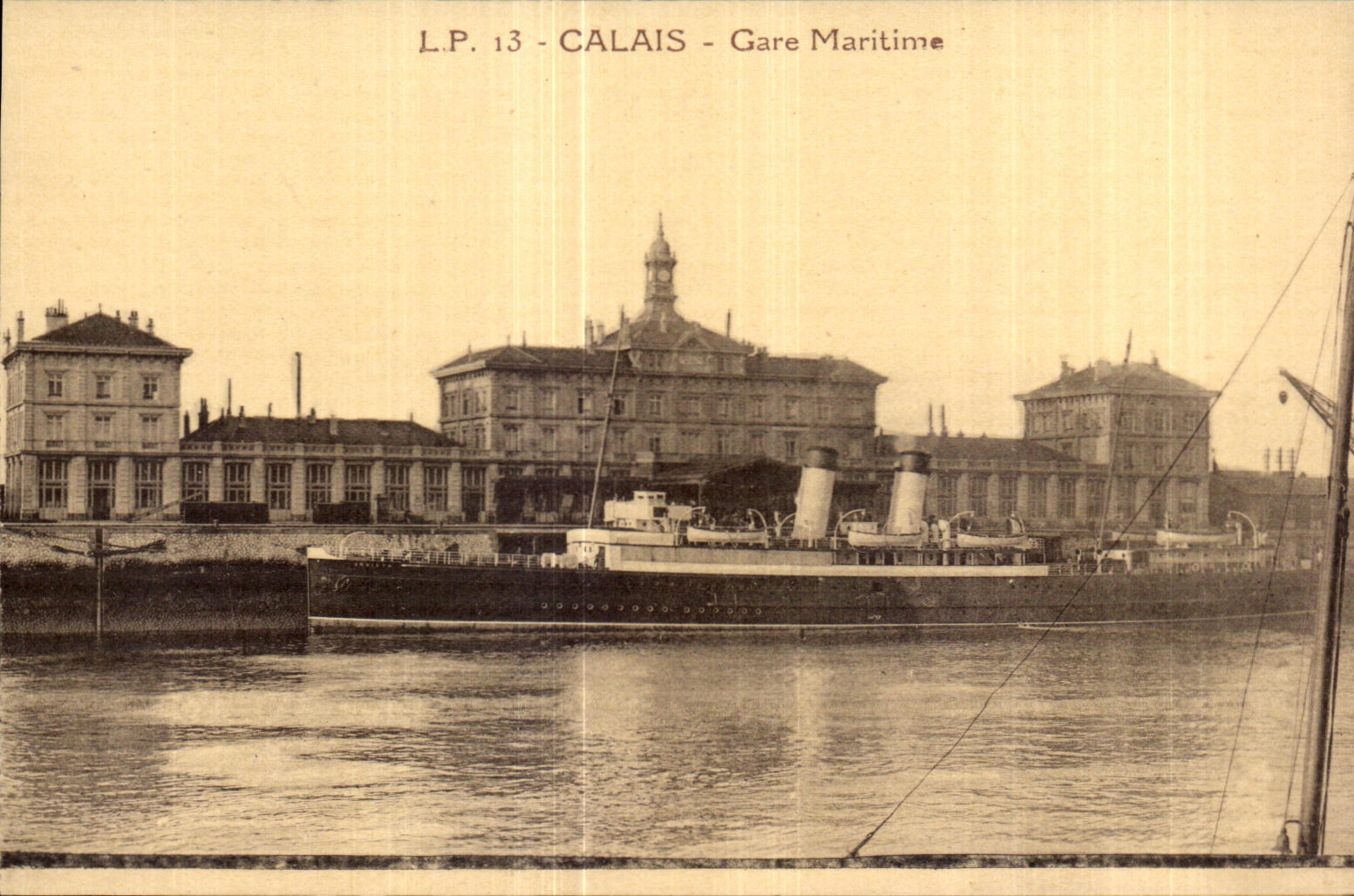 CPA Calais Gare Maritime Bateau