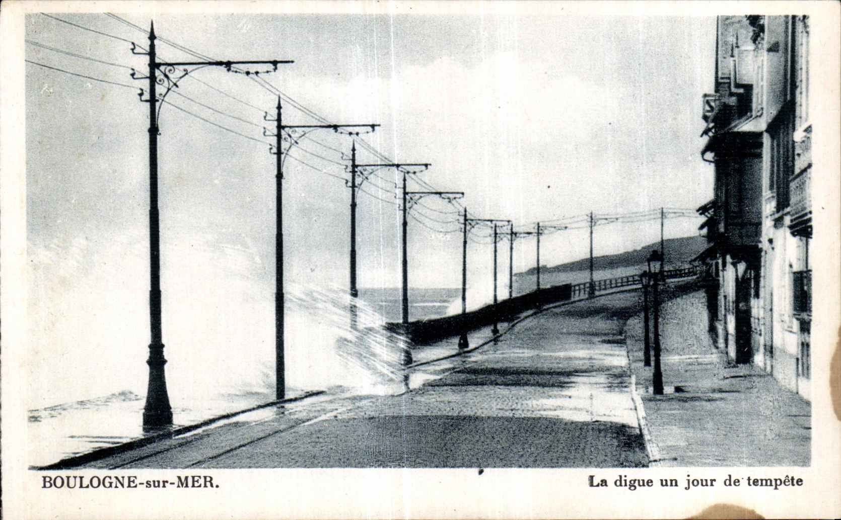 Boulogne-sur-Mer — La digue un jour de tempête — onbekende uitgever