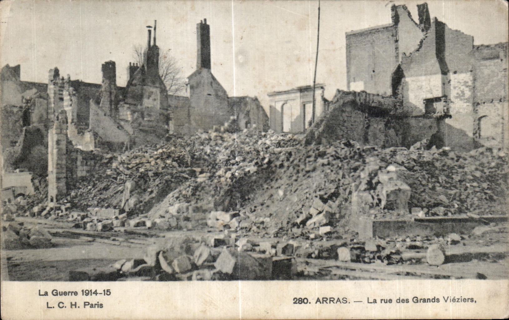 Arras — La rue des Grands Viéziers — ruines de la guerre 1914-15