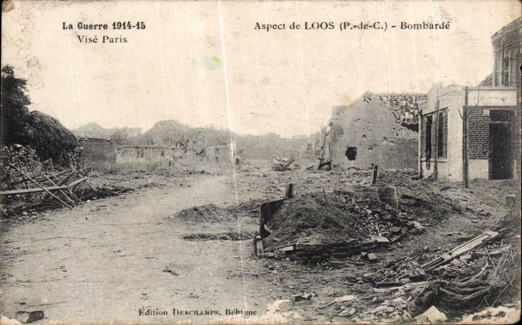 CPA La Guerre Aspect de Loos Bombarde Militaria