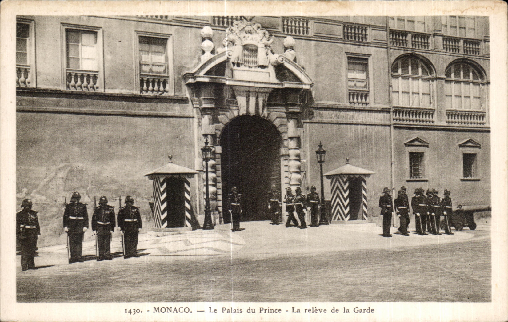 CPA Monaco Le Palais du Prince La releve de la Garde