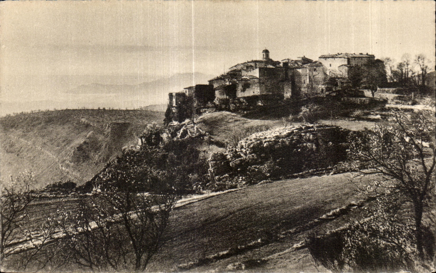 CPA Gourdon Vue Sur La Mer Et L Esterel