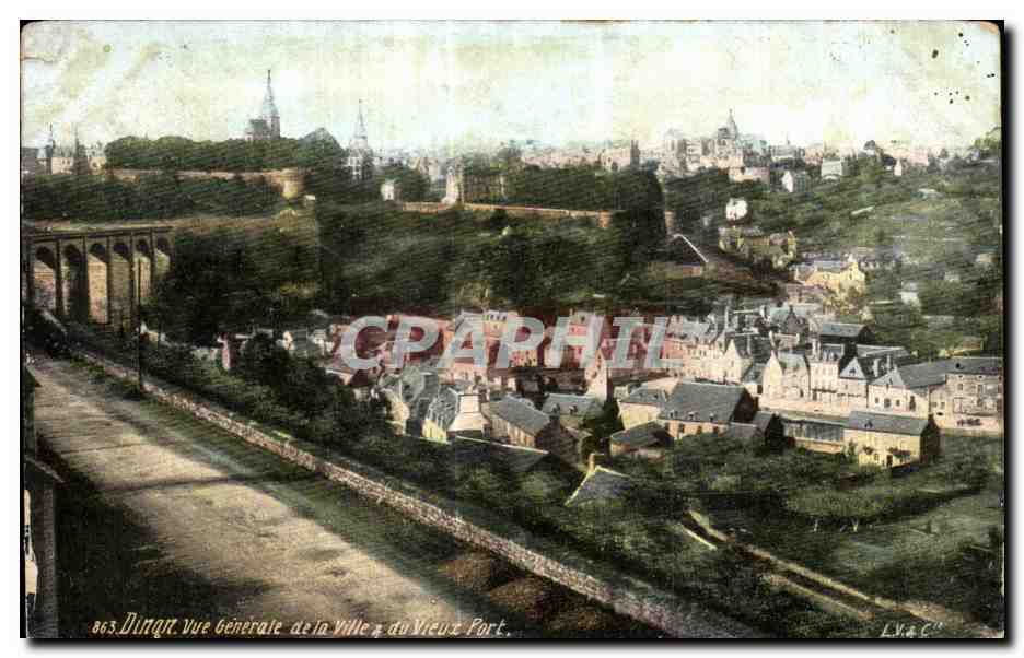 CPA Dinan Vue Generale de la Ville du Vieux Port