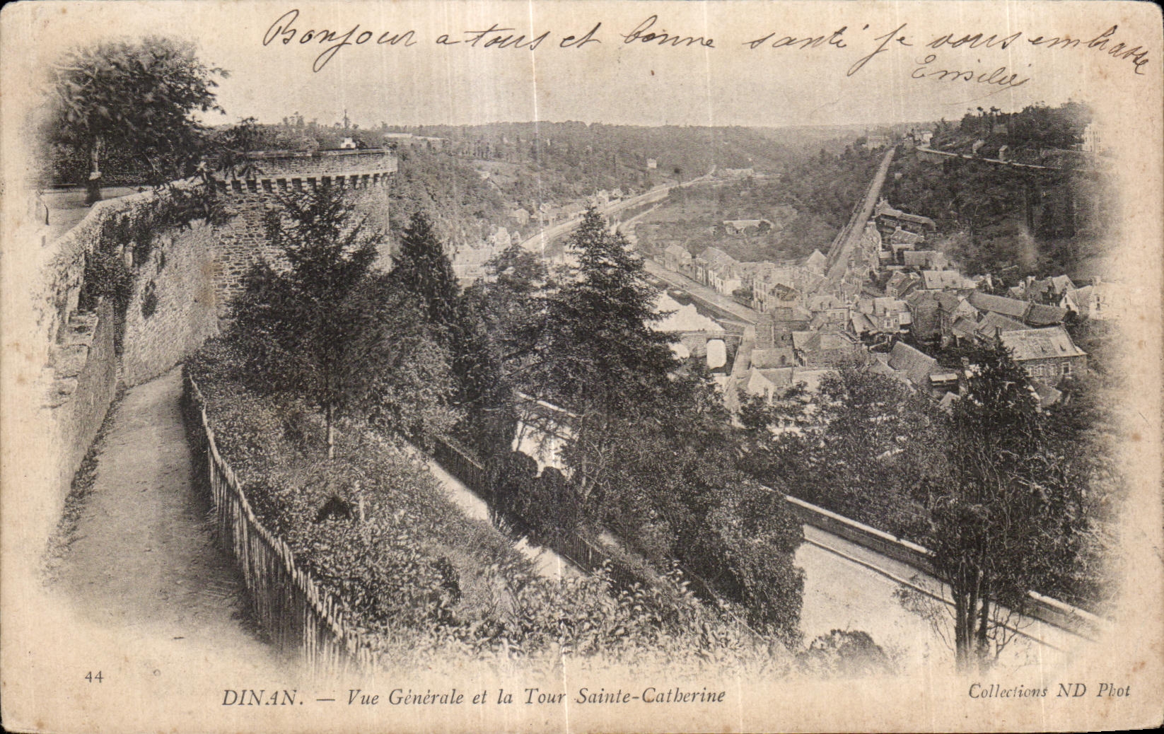 CPA Dinan Vue Generale et la Tour Sainte Catherine