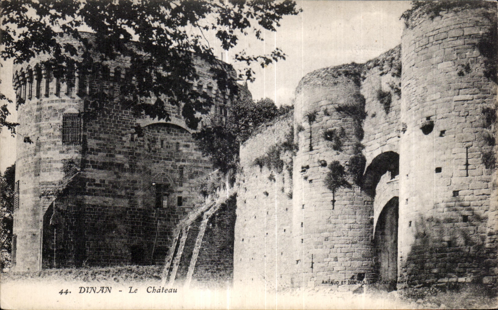 Dinan - El Castillo — vista de las ruinas y torres — Artaud et Nocais, Editor