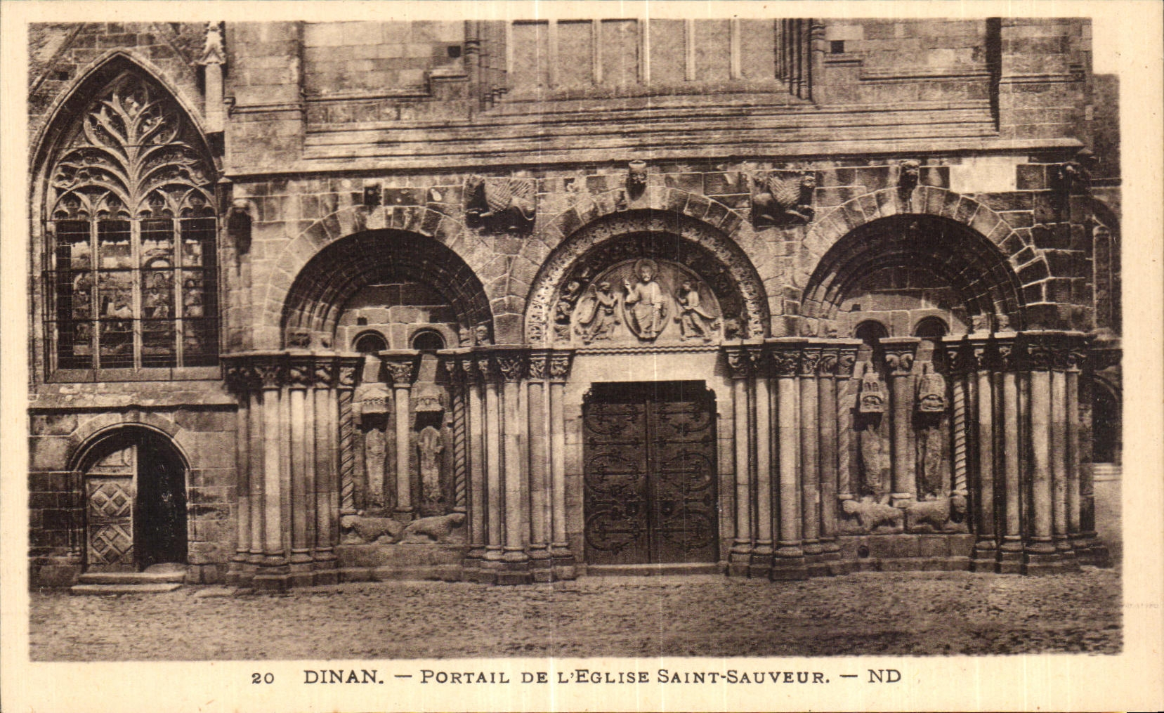 Dinan — Portal der Kirche Saint-Sauveur — ND