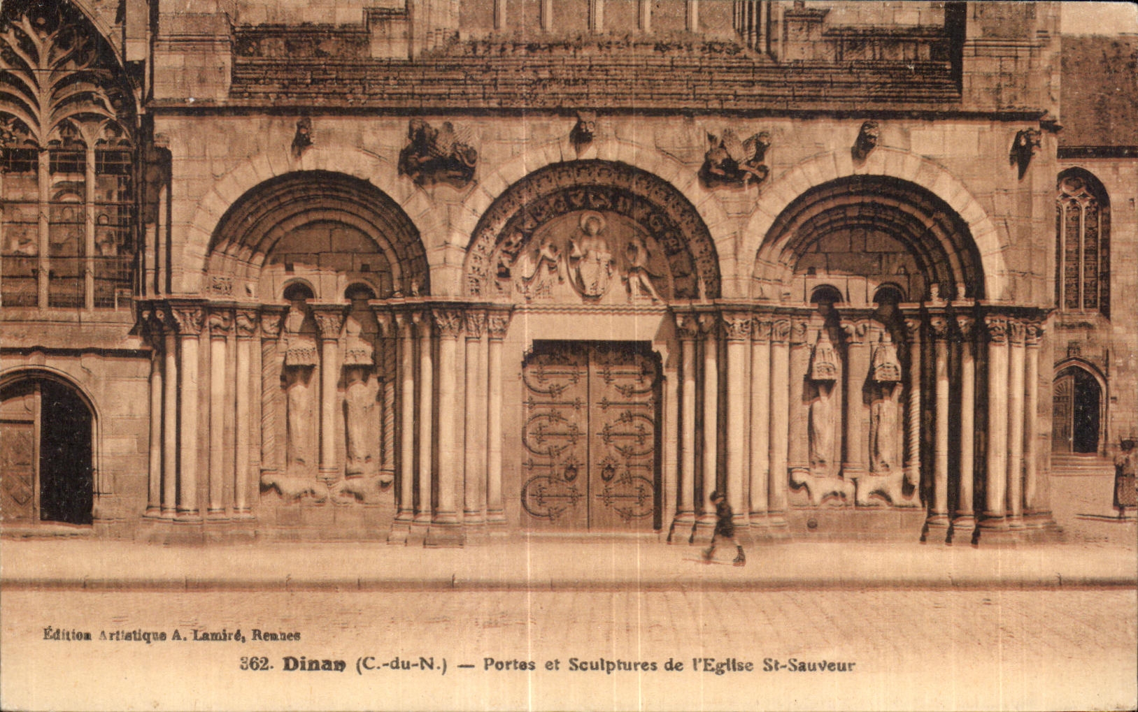 CPA Dinan Portes et Sculptures de l Eglise St Sauveur