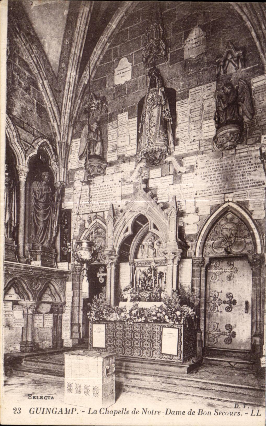 CPA Guingamp La Chapelle de Notre Dame de Bon Secours