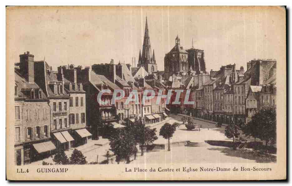 CPA Guingamp La Place du Centre Eglise Notre Dame de Bon Secours
