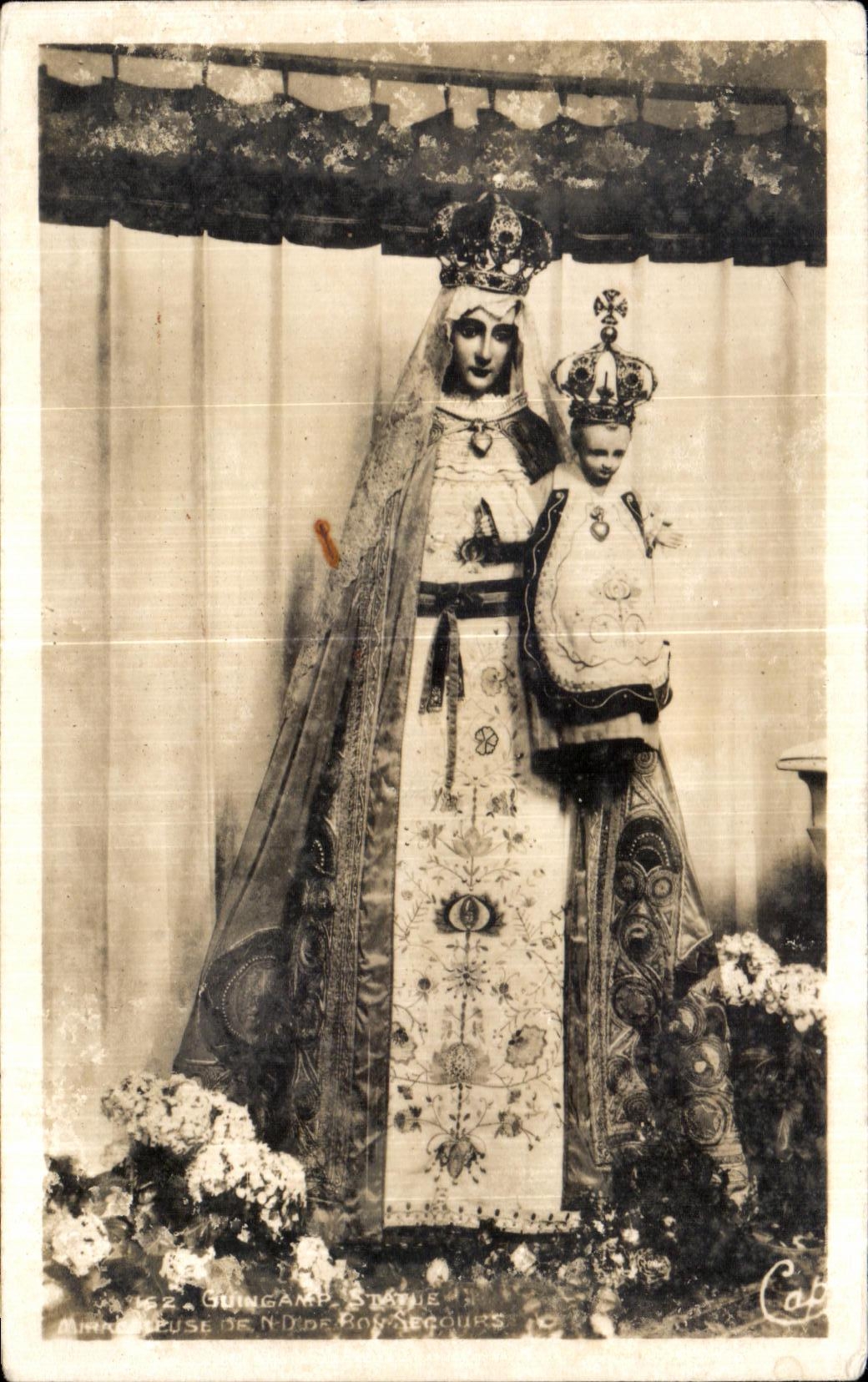 CPA Guingamp Statue du Notre Dame de Bon Secours 