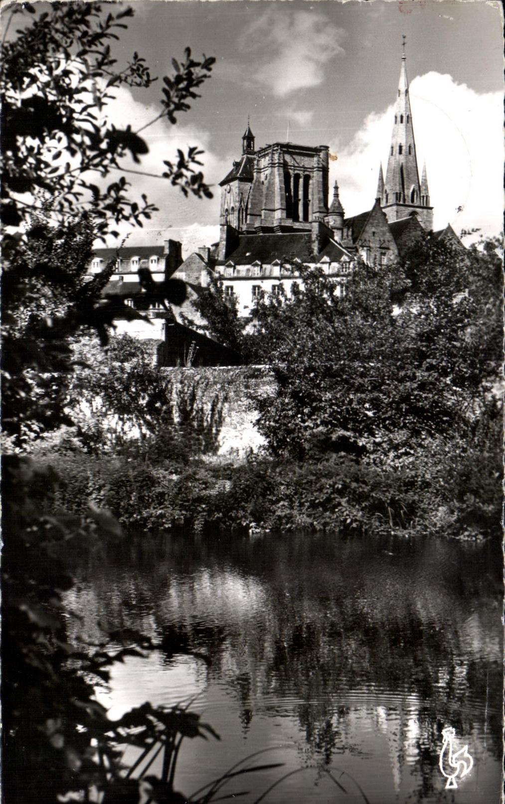 La Basilique Notre-Dame de Bonsecours vue du Trieux — Guingamp (C.-du-N.) — éditeur Les Tirages Modernes, n°251
