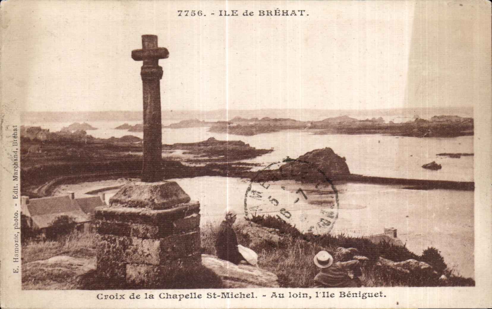 Ile de Bréhat — Croix de la Chapelle St-Michel — Vue sur l'Île Béniguet — E. Hamonic, photo. Edit. Marckard, Bréhat