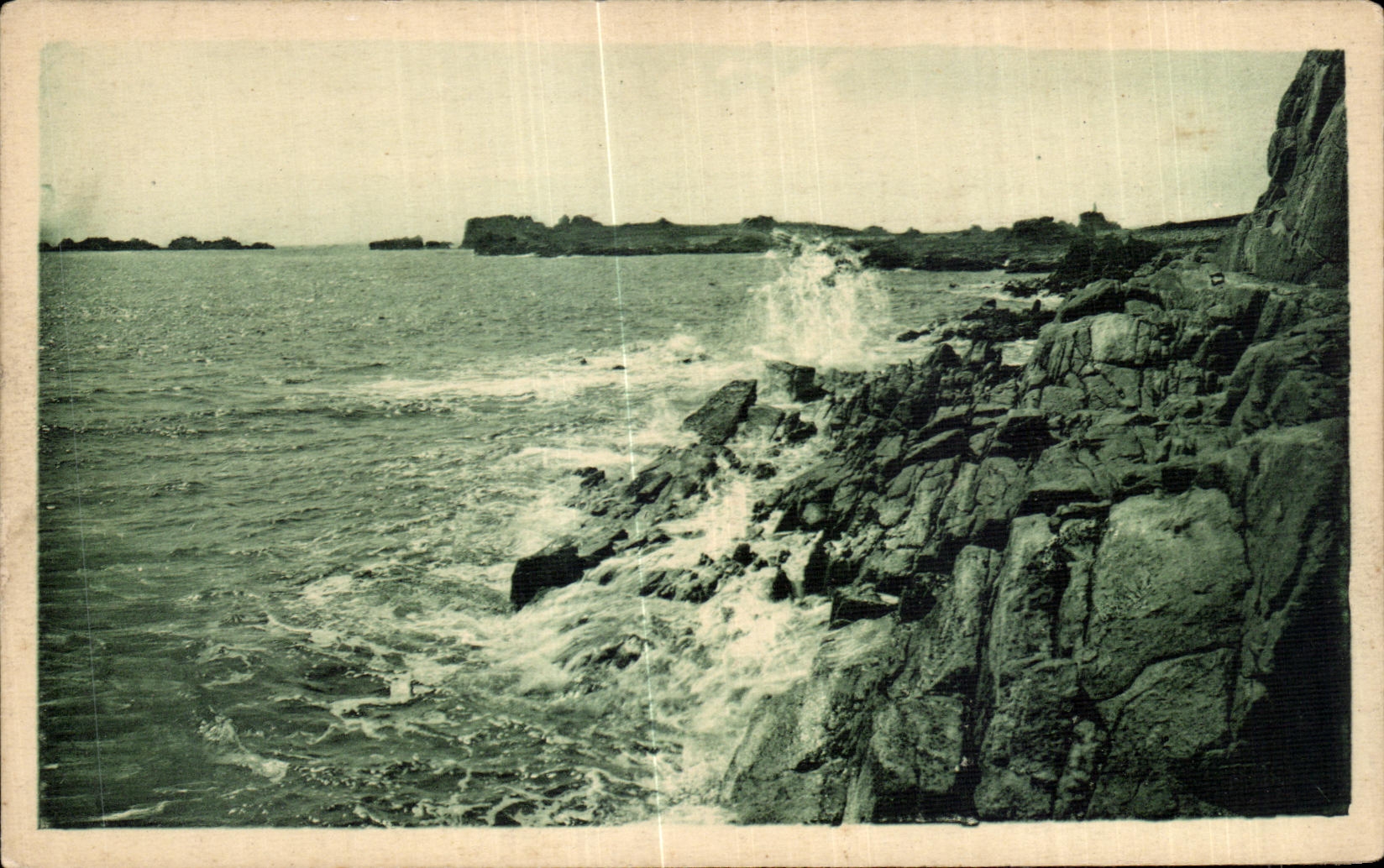Ile de Bréhat — Les Brisants à la Pointe extrême de l'île au Nord sous le Phare du Paon — Édition E. Hamonic, Saint-Brieuc