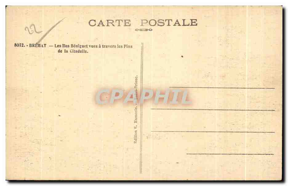 Les Îles Béniguet vues à travers les Pins de la Citadelle — Bréhat — Reverso