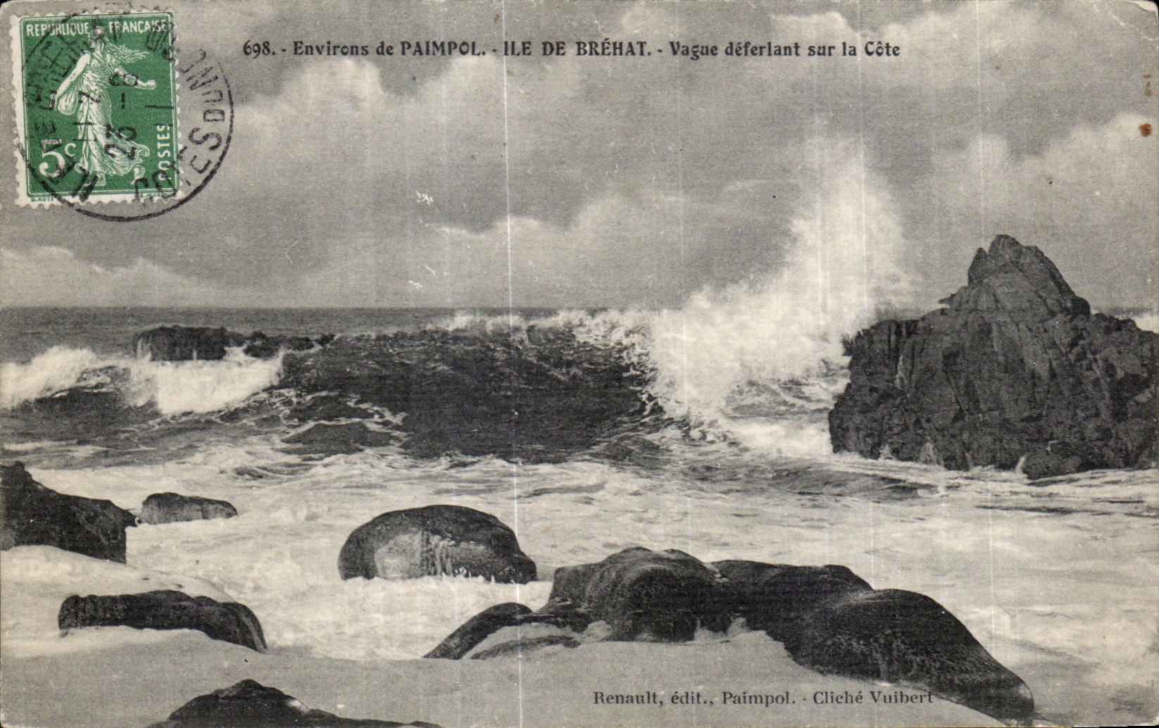 Environs de PAIMPOL — ILE DE BRÉHAT — Vague déferlant sur la Côte — Renault, édit., Paimpol. Cliché VuiBERT