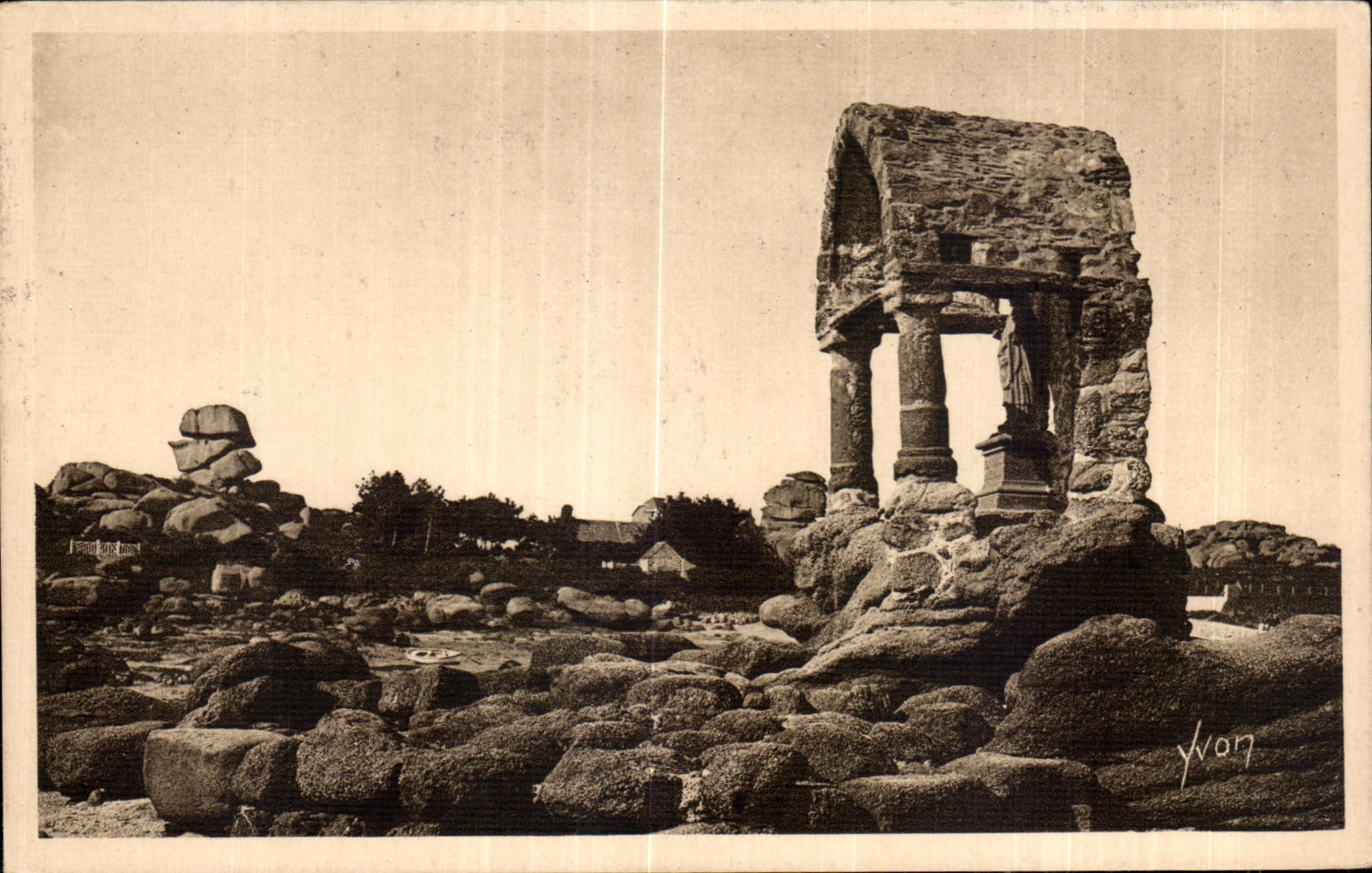Côte de Granit — P loumanach (Côtes-du-Nord) — Oratoire de Saint Guirec, Chapeau de Napoléon — Les Éditions d'Art Yvon, Paris