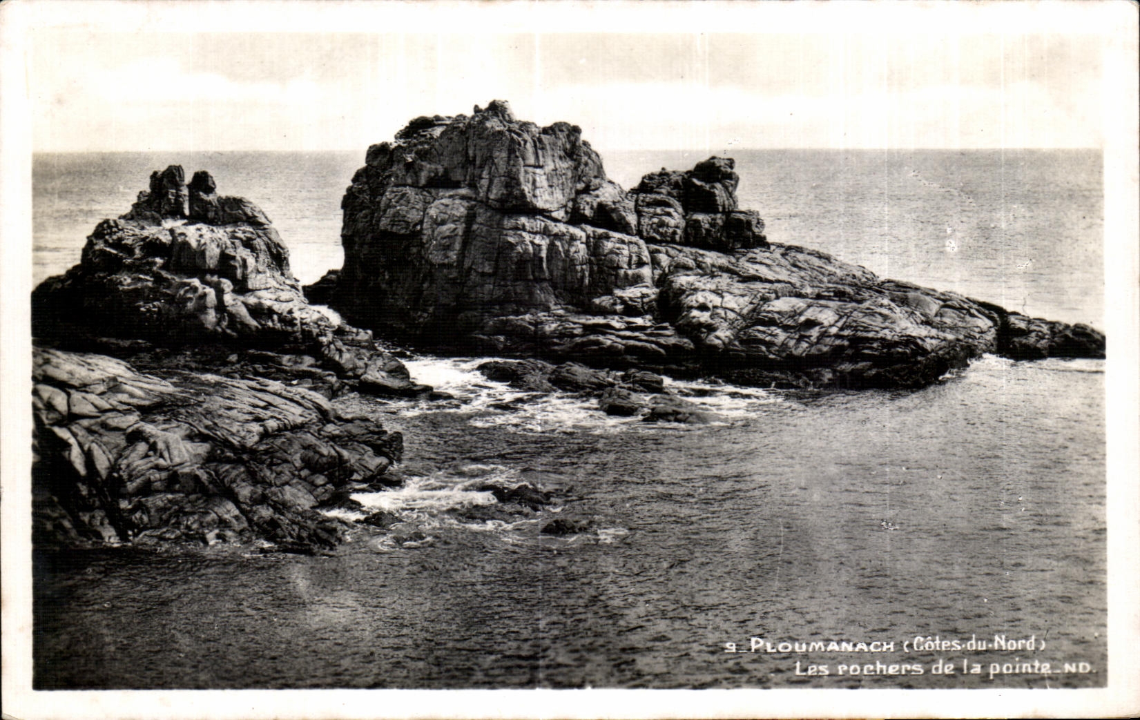 Ploumanach (Côtes-du-Nord) — Les rochers de la pointe ND — éditeur Lévy et Neurdein, Paris