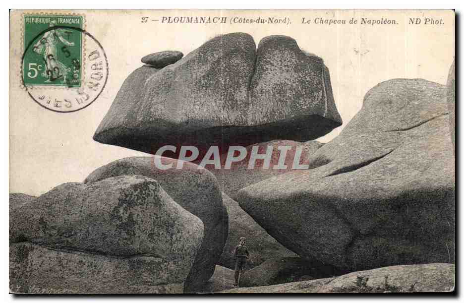 PLOUMANACH (Côtes-du-Nord) — Le Chapeau de Napoléon — ND Phot.
