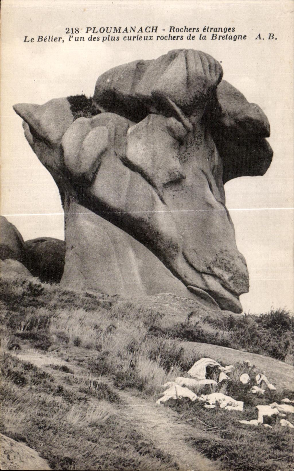 PLOUMANACH - Rochers étranges — Le Bélier, l'un des plus curieux rochers de la Bretagne — A.B. n°218