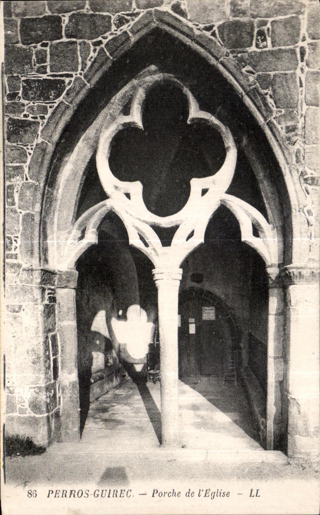 Perros-Guirec — Porche de l'Église — LL