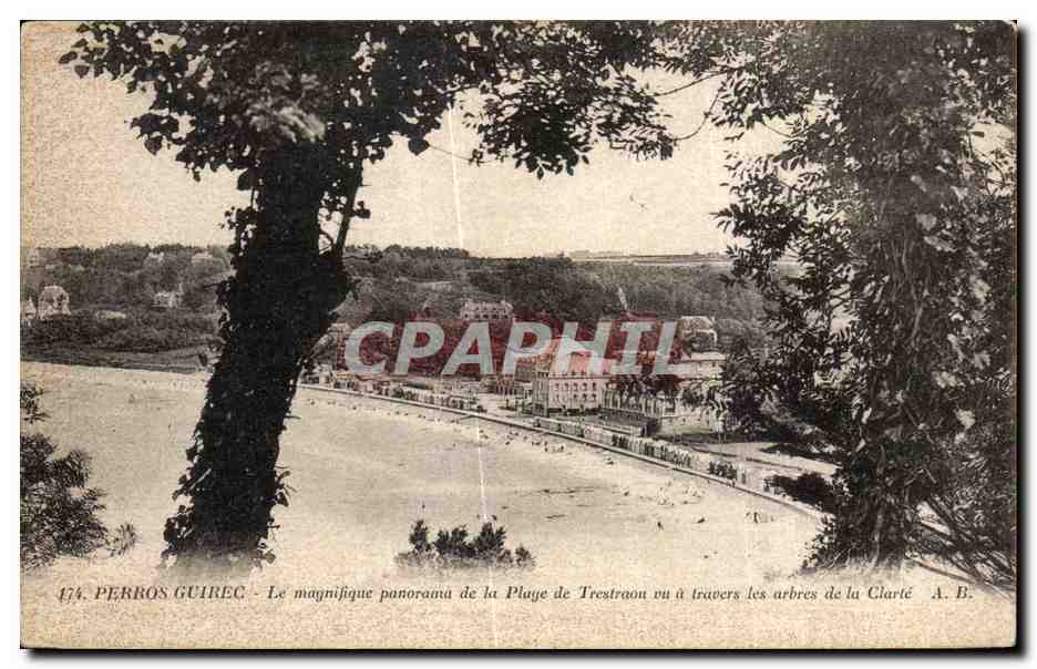 Perros Guirec — Le magnifique panorama de la Plage de Trestraon vu à travers les arbres de la Clarté — A. B.