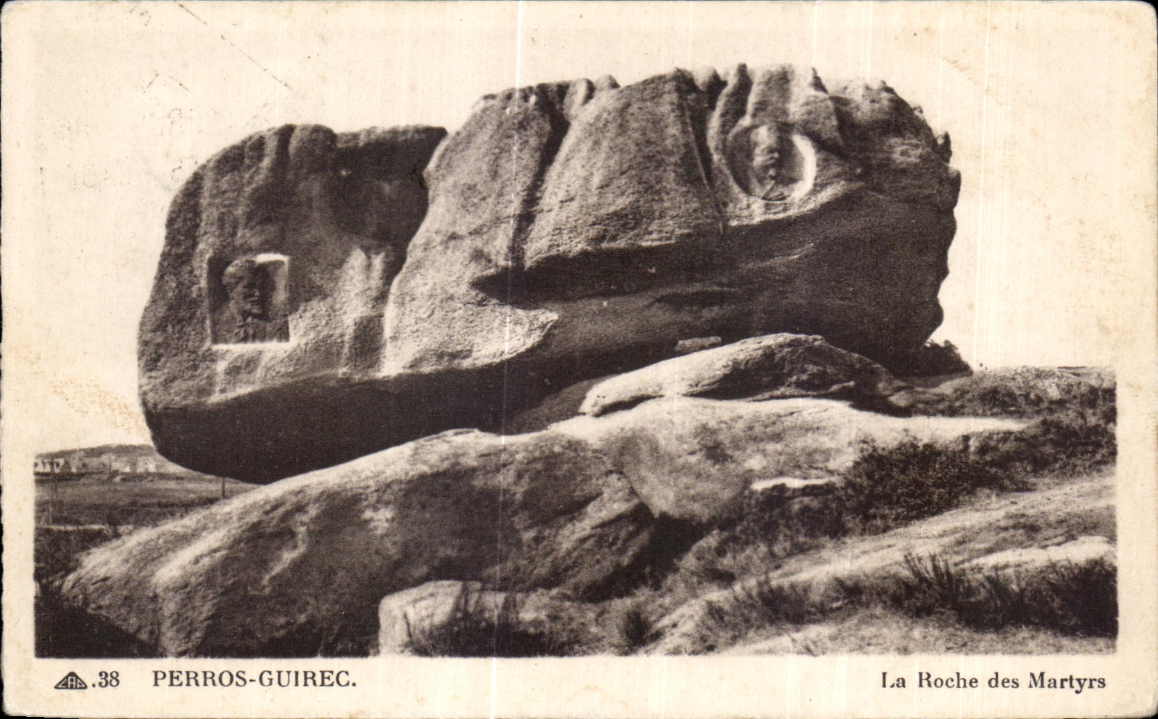 CPA Perros Guirec La Roche des Martyrs