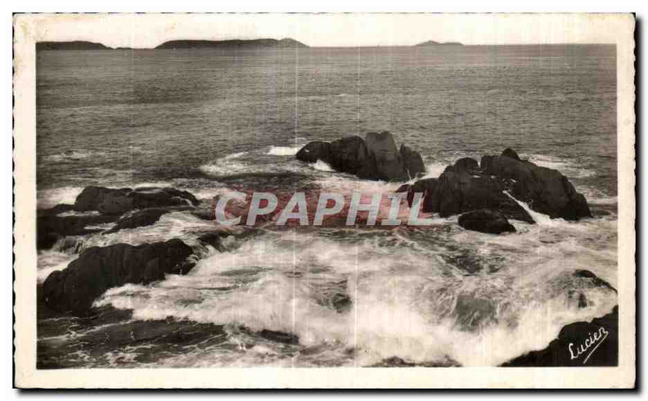 Effet de Mer dans les rochers — Au fond, les Sept Îles — Lucien, éditeur
