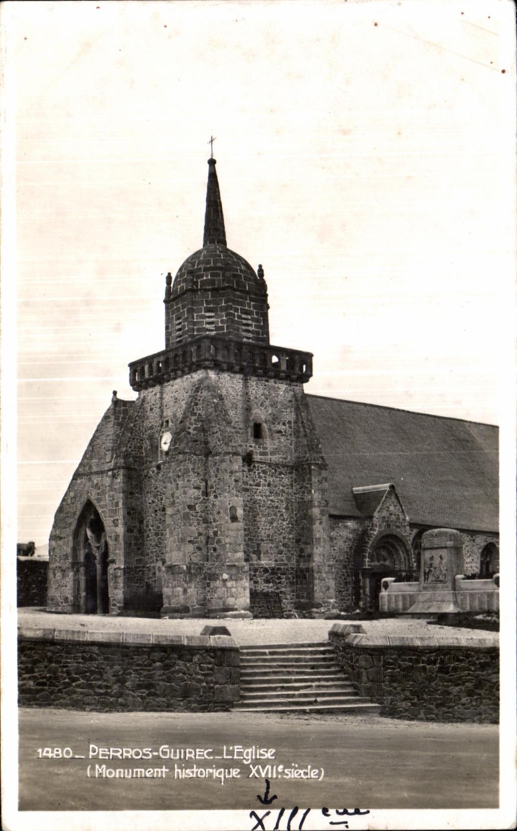 Perros-Guirec - L'Église (Monument historique XVIIe siècle)