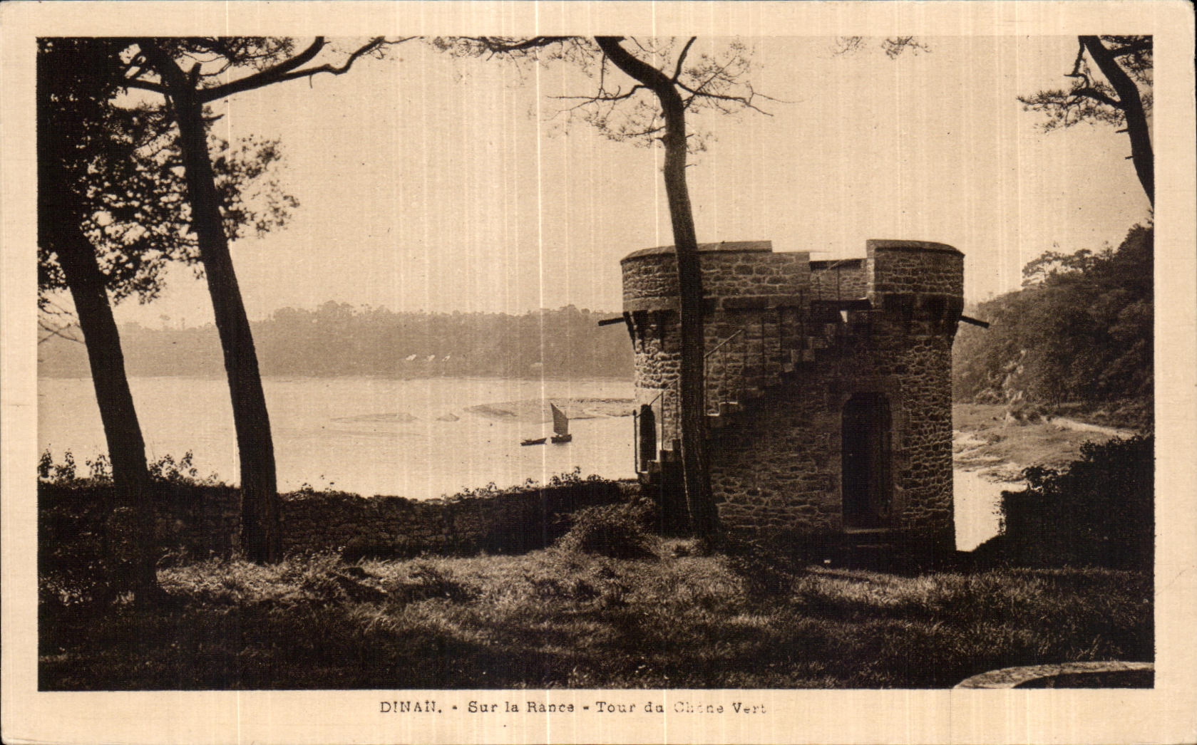 Dinan - Sur la Rance - Tour du Chêne Vert