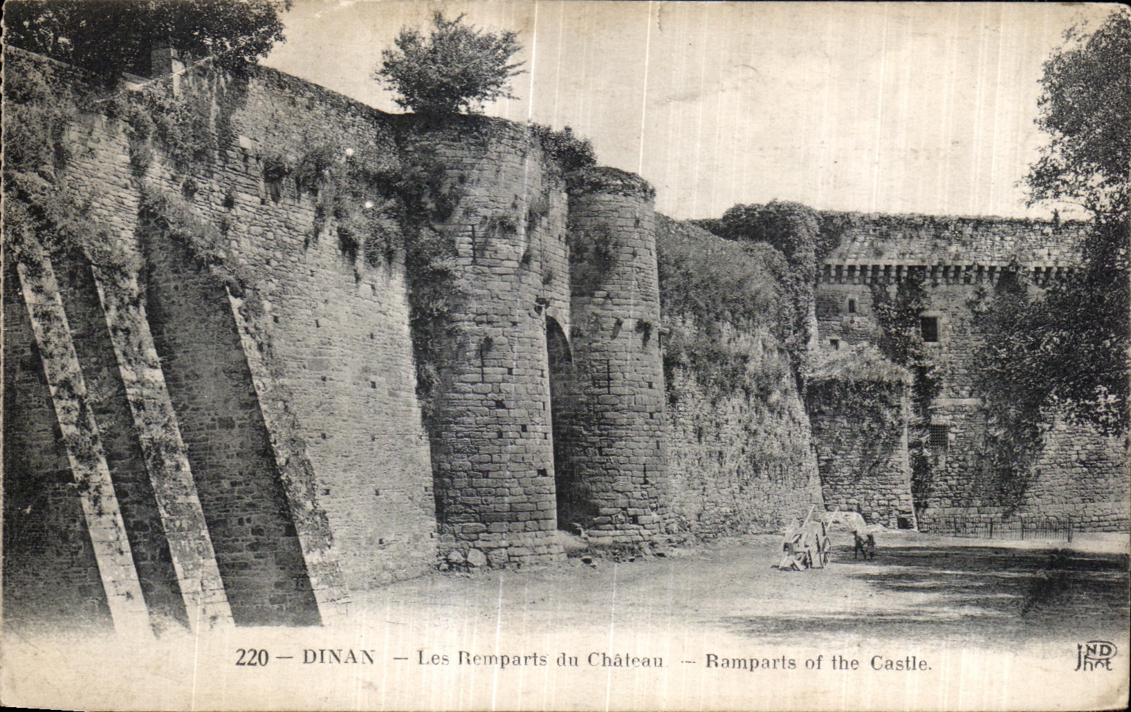 Dinan — Les Remparts du Château — JND Hat