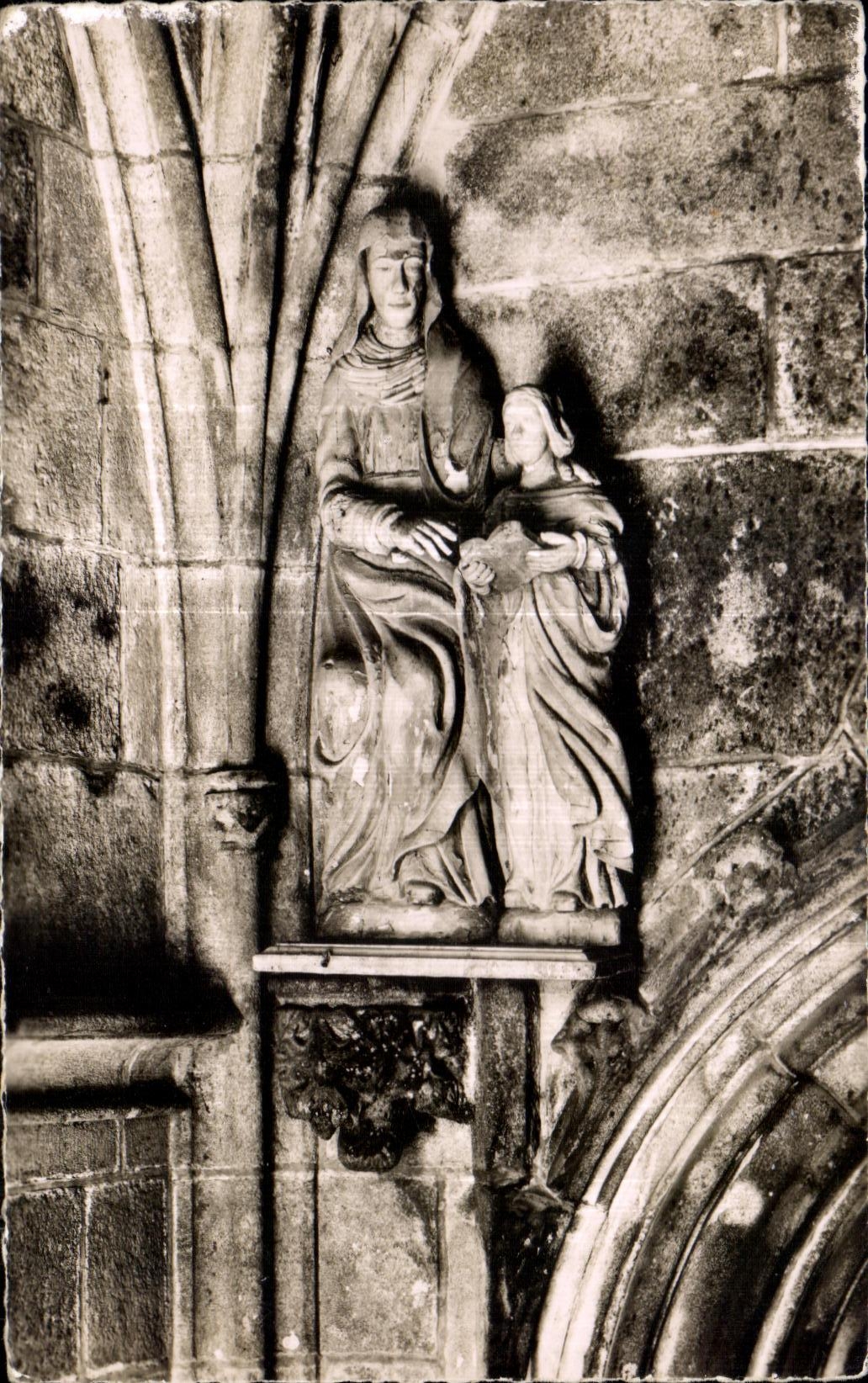 N.-DAME-de-la-CLARTÉ (C.-du-N.) — La Chapelle Ste-Anne und die Jungfrau — Statue des Portals — Verlag: LES TIRAGES MODERNES, 4, rue Pasquier, PARIS (VIII)