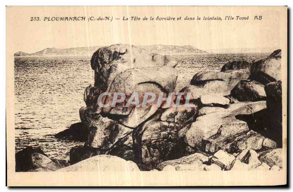 PLOUMANACH (C.-du-N.) — La Tête de la Sorcière et dans le lointain, l'Île Tomé — éditeur AB, n° 253