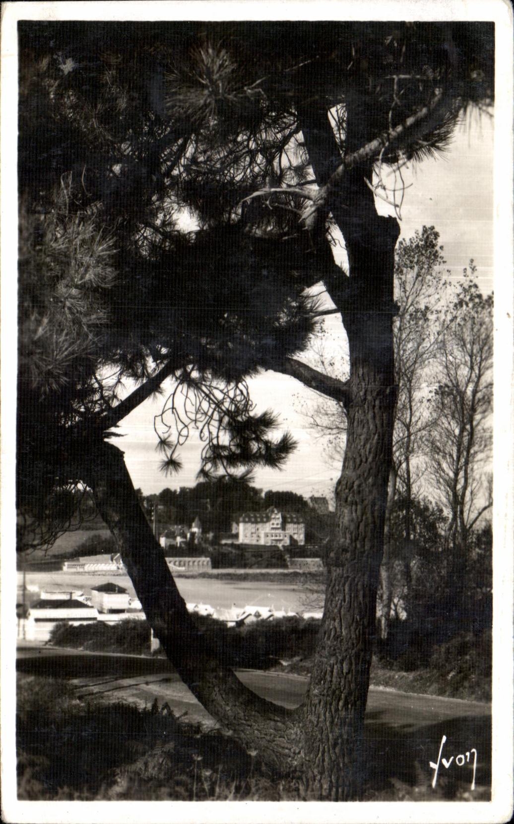 Vue de Perros-Guirec (C.-du-N.) — Route de la plage de Trestraou — Éditions d'Art 'WQN'