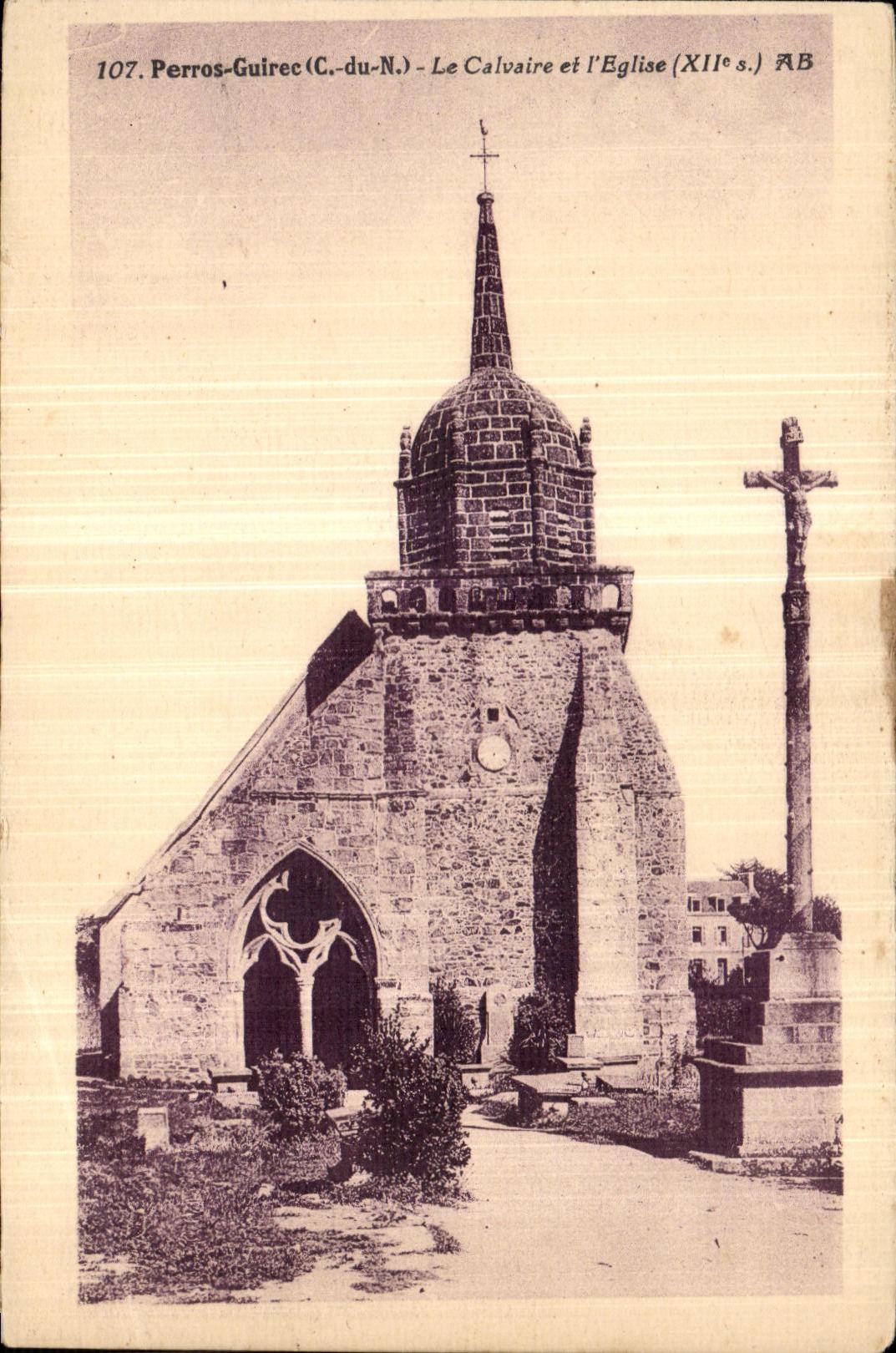 CPA Perros Guirec Le Calvaire et l Eglise