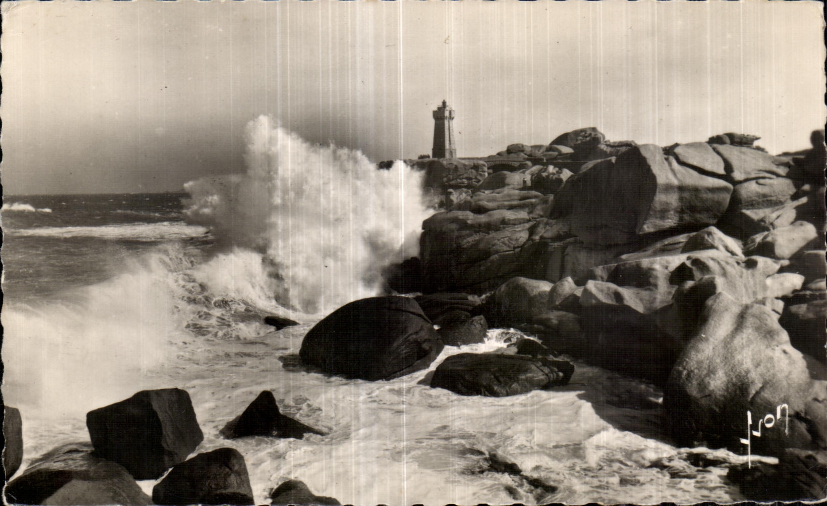 La Tempête à l'assaut du Phare — PLOUMANAC'H en PERROS-GUIREC (Côtes-du-Nord) — Éditions d'Art Martel, Paris