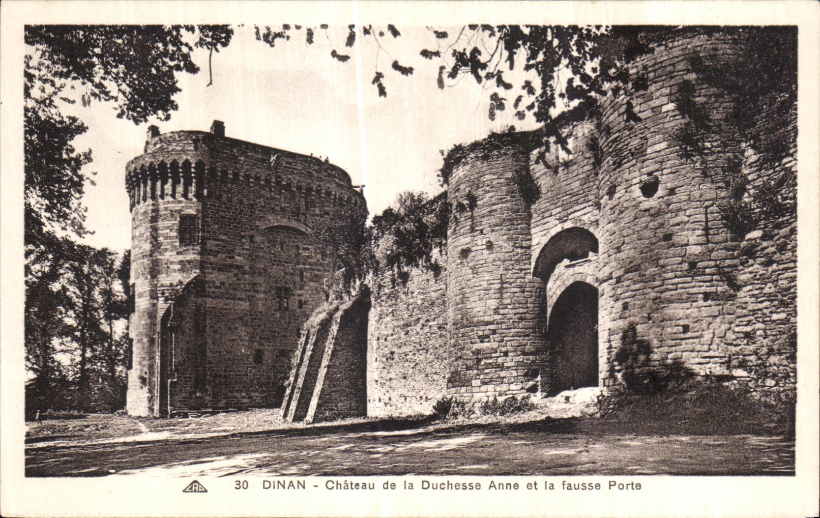 Dinan - Château de la Duchesse Anne et la fausse Porte