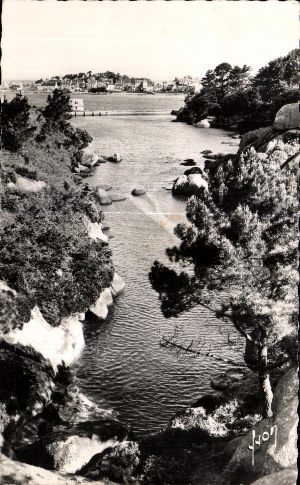 Ploumanac'h en Perros-Guirec — Vallée des Traouïéros — Éditions d'Art, Paris