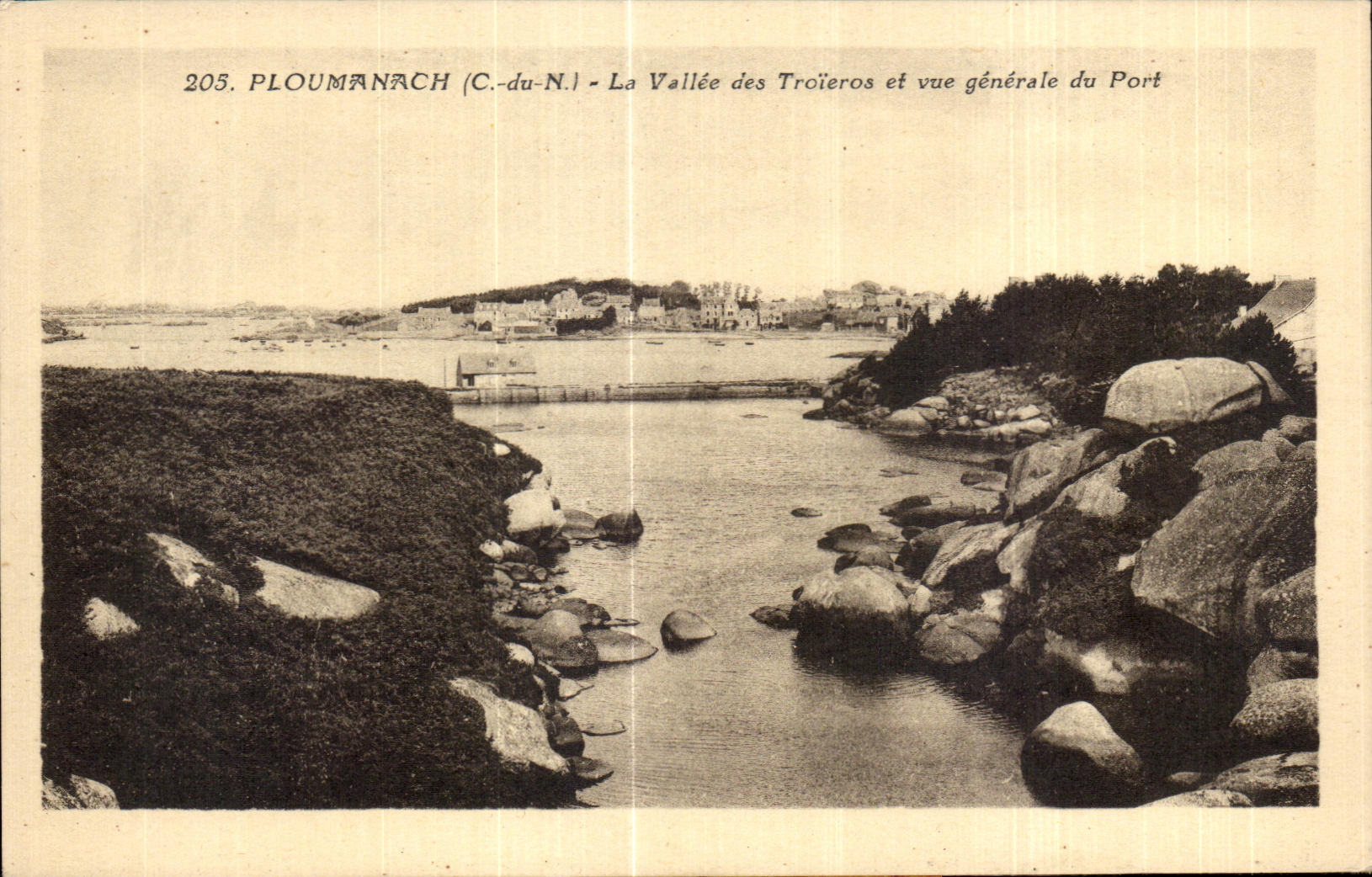 PLOUMANACH (C.-du-N.) - La Vallée des Troïeros et vue générale du Port