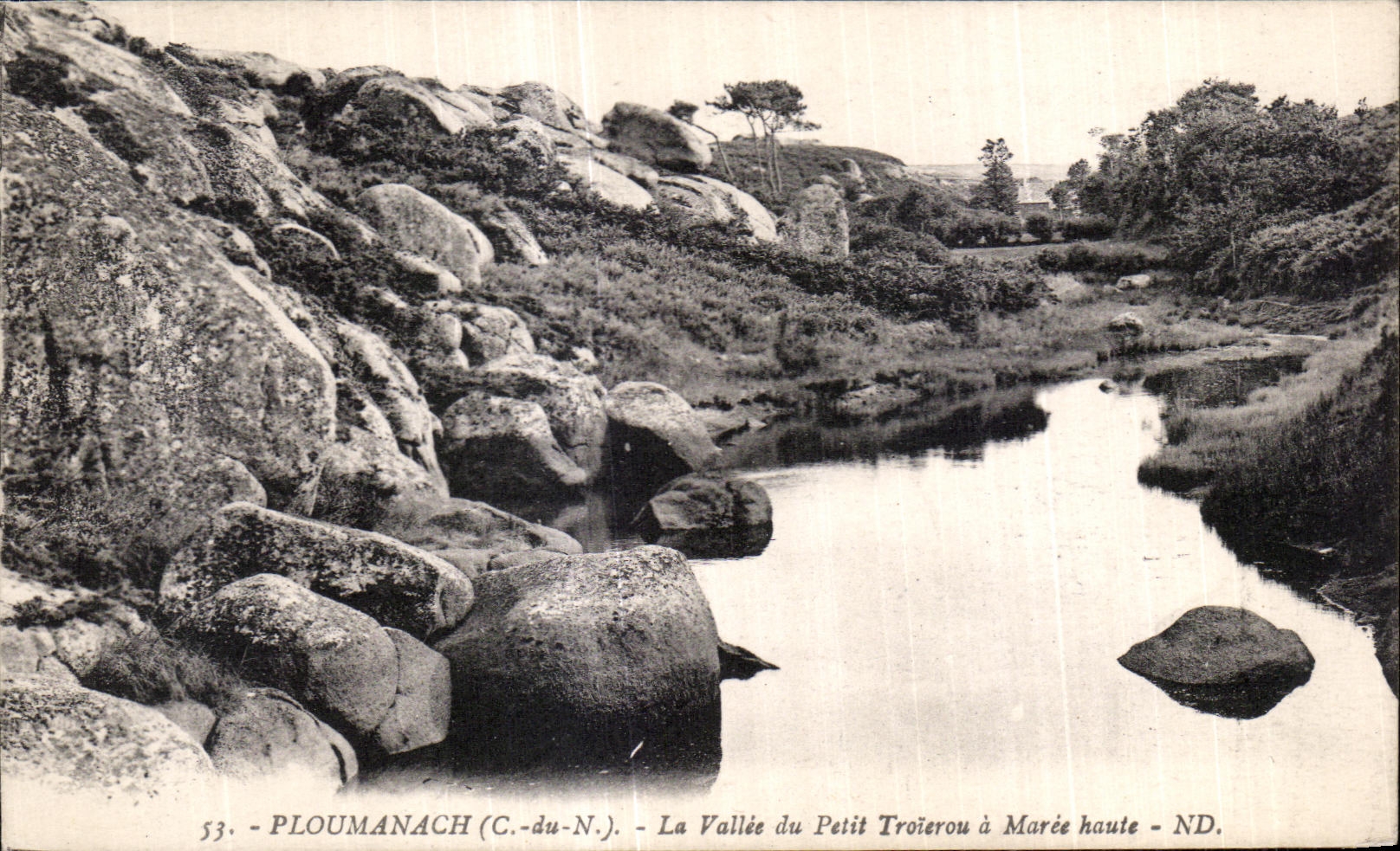 PLOUMANACH (C.-du-N.) — La Vallée du Petit Troïerou à Marée haute — ND.