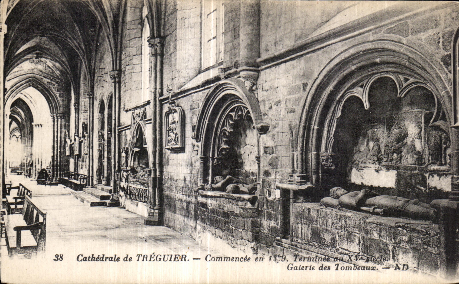Cathédrale de Tréguier — Galerie des Tombeaux — éditeur ND, n°38