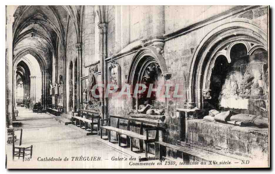 Cathédrale de Tréguier — Galerie des Tombeaux — Commencée en 1339, terminée au XVe siècle