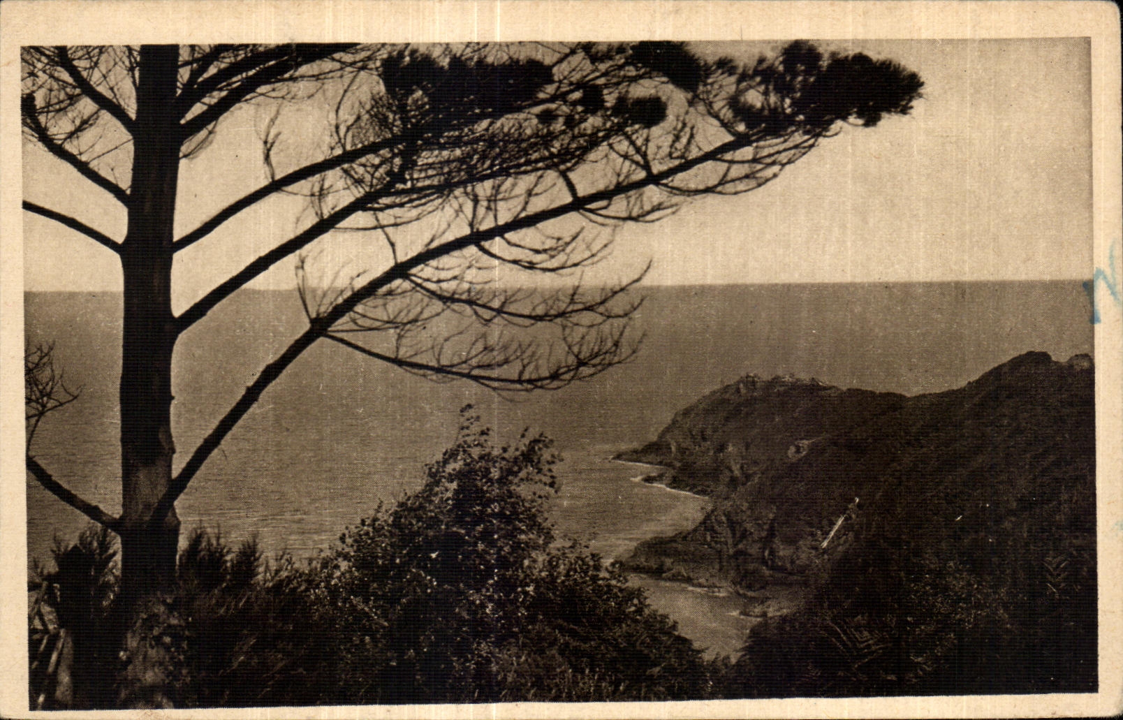 Saint-Cast (C.-du-N.) — Pointe de la Gatte — vue sur la mer