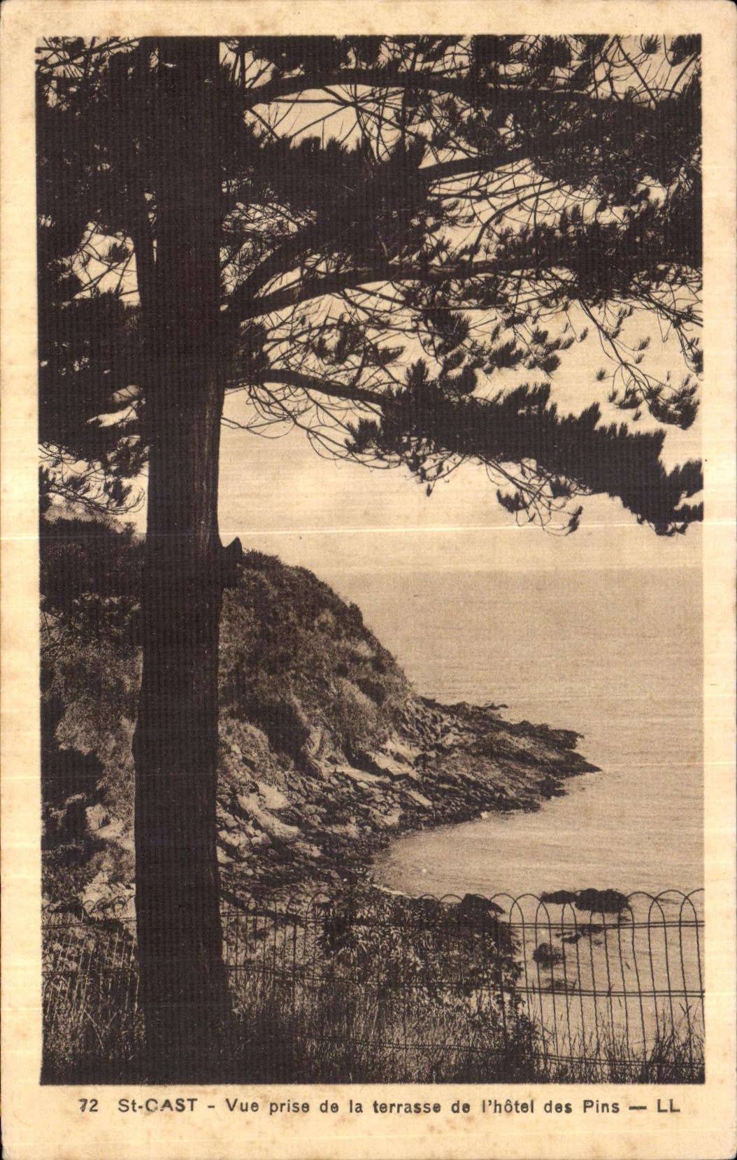 St-Cast - Vue prise de la terrasse de l'hôtel des Pins — LL