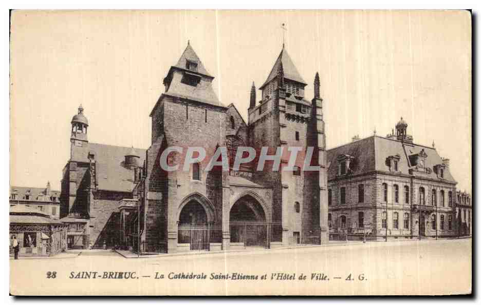 CPA Saint Brieuc La Cathedrale Saint Btienne et L Hotel de Ville