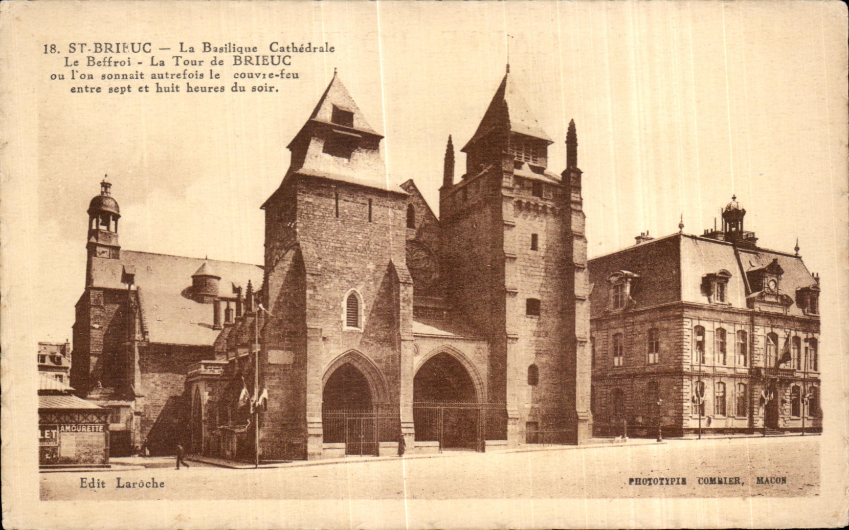 CPA Saint Brieuc La Cathedrale Basilique Le Beffrol La Tour de Brieuc