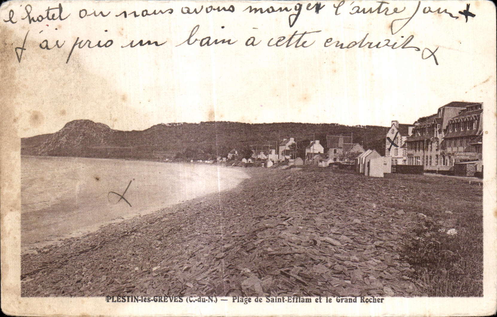 Plestin-les-Grèves (C.-du-N.) — Plage de Saint-Efflam et le Grand Rocher